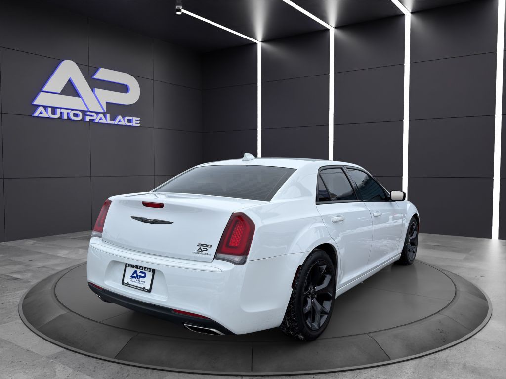 2023 Chrysler 300 Image 6