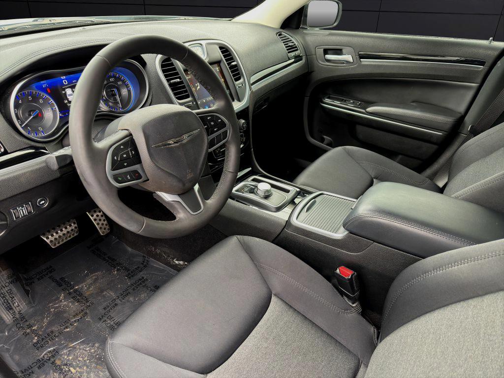 2023 Chrysler 300 Image 12