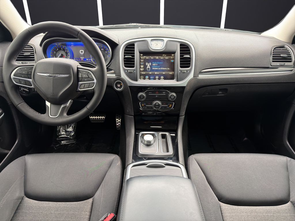 2023 Chrysler 300 Image 13