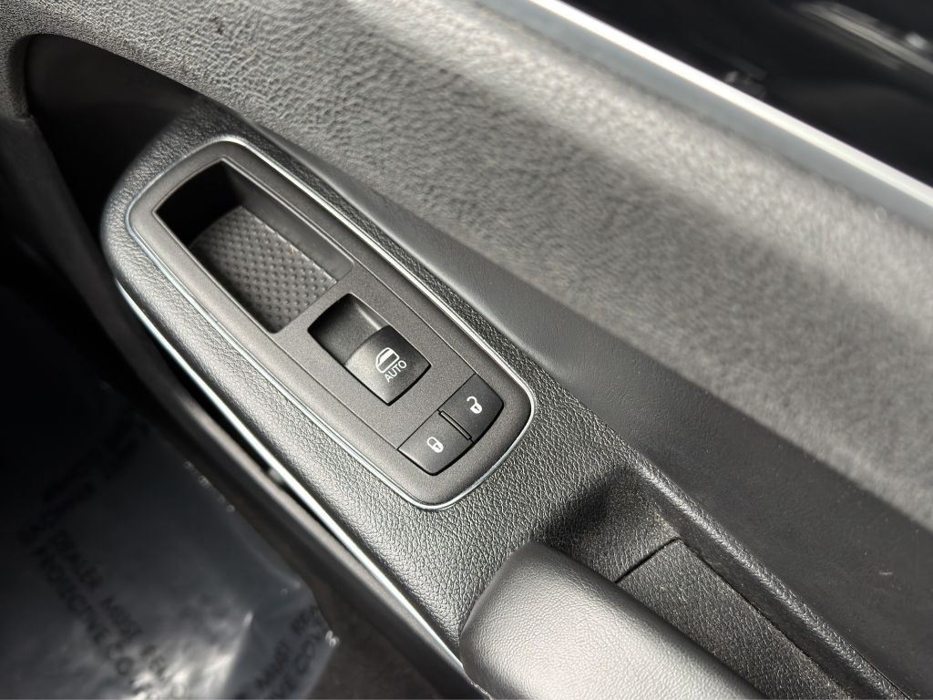 2023 Chrysler 300 Image 15