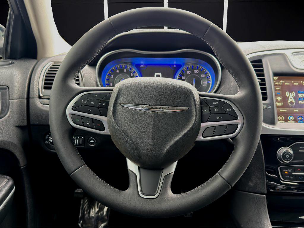 2023 Chrysler 300 Image 16