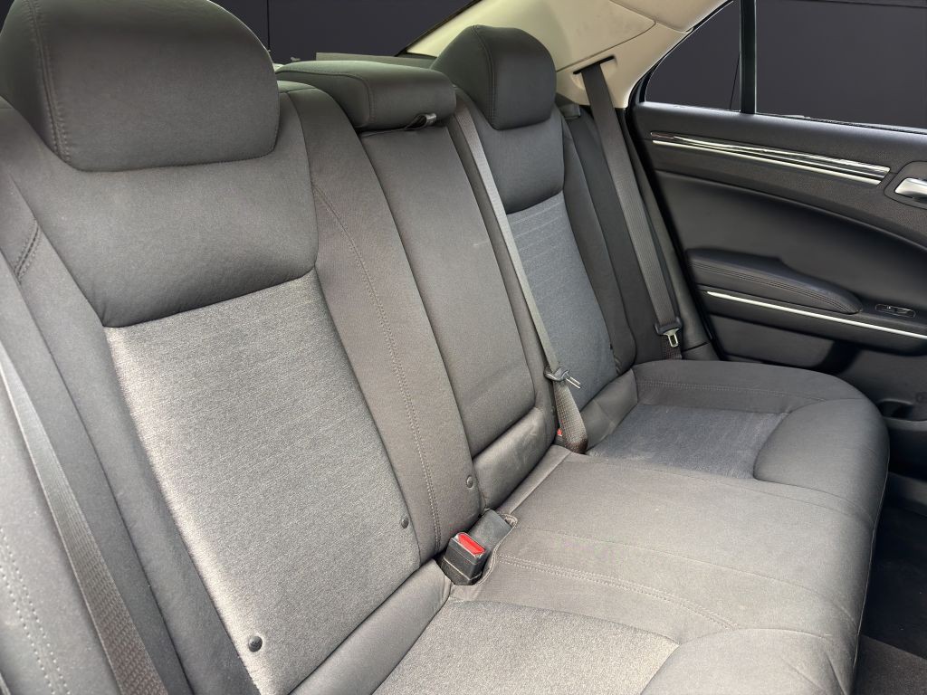 2023 Chrysler 300 Image 20
