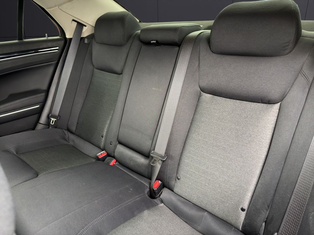 2023 Chrysler 300 Image 21