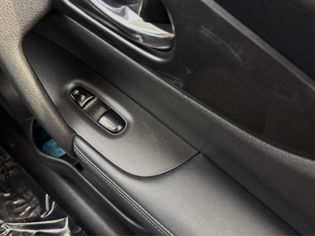 2020 Nissan Rogue Image 15