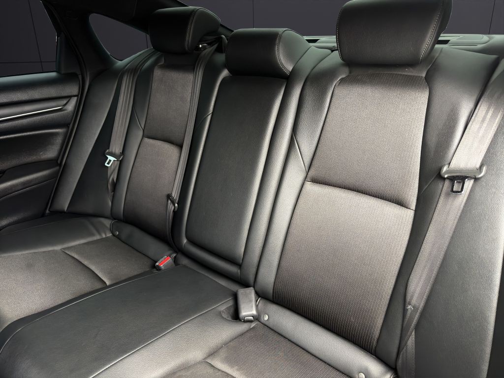 2019 Honda Accord Image 16