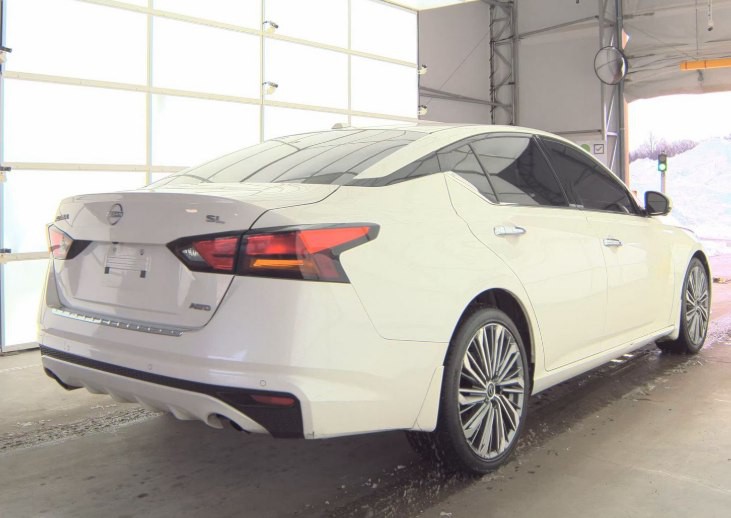 2023 Nissan Altima Image 2