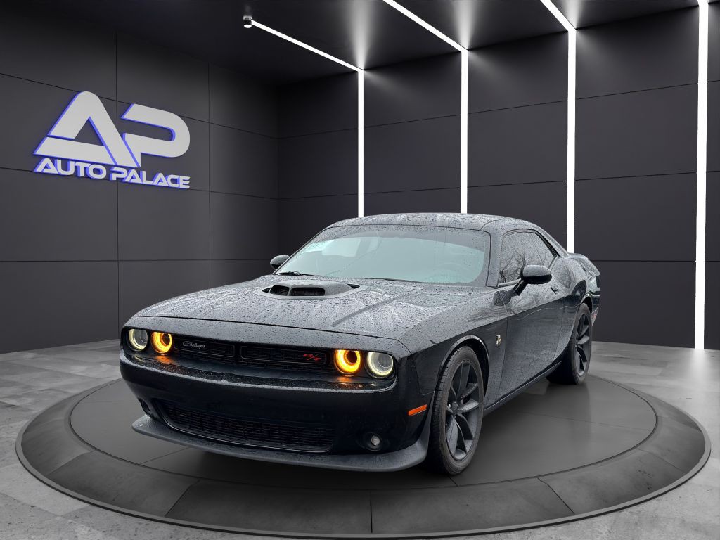 2016 Dodge Challenger Image 1