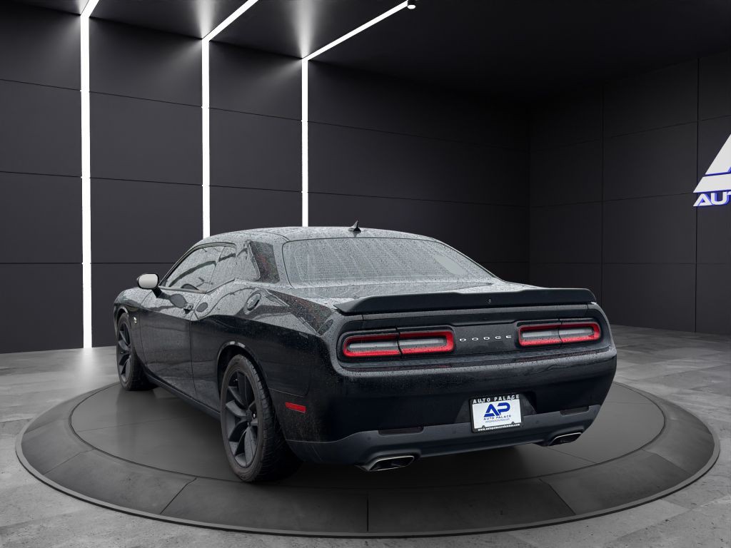 2016 Dodge Challenger Image 4
