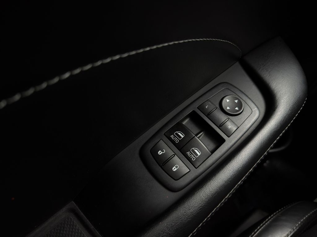 2016 Dodge Challenger Image 11