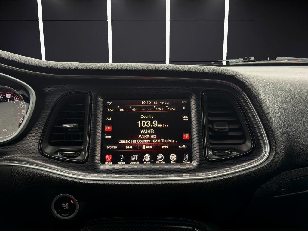 2016 Dodge Challenger Image 18