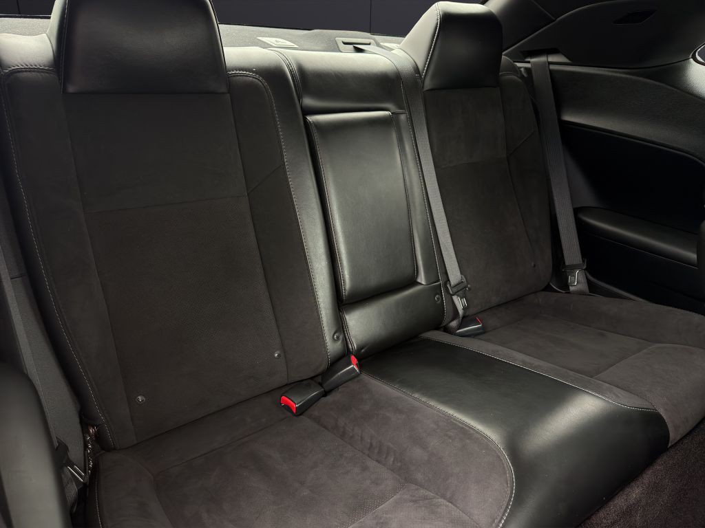 2016 Dodge Challenger Image 20