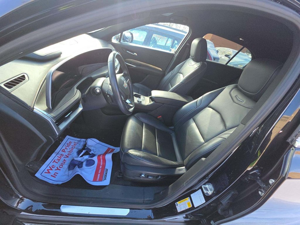 2024 Cadillac XT4 Image 3