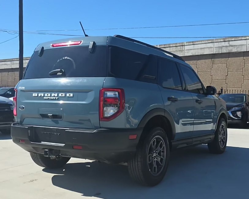2022 Ford Bronco Image 2
