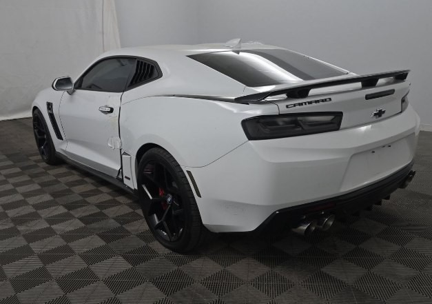 2017 Chevrolet Camaro Image 2