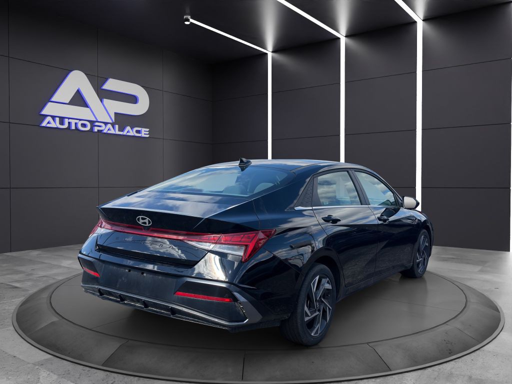 2025 Hyundai Elantra Image 2