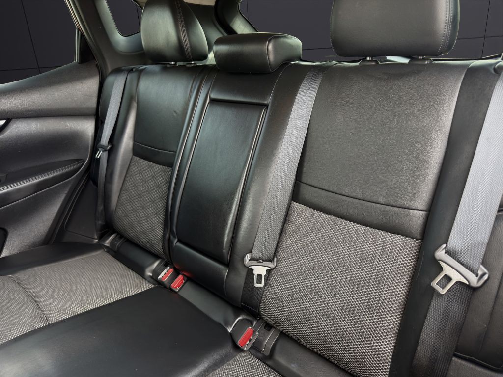 2022 Nissan Rogue Image 21