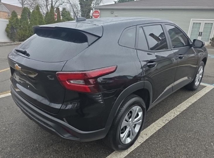 2024 Chevrolet Trax Image 2