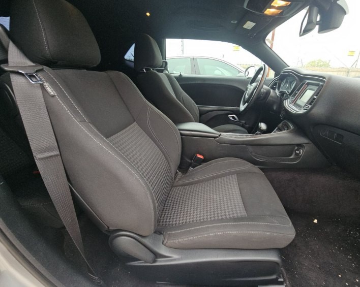 2017 Dodge Challenger Image 6