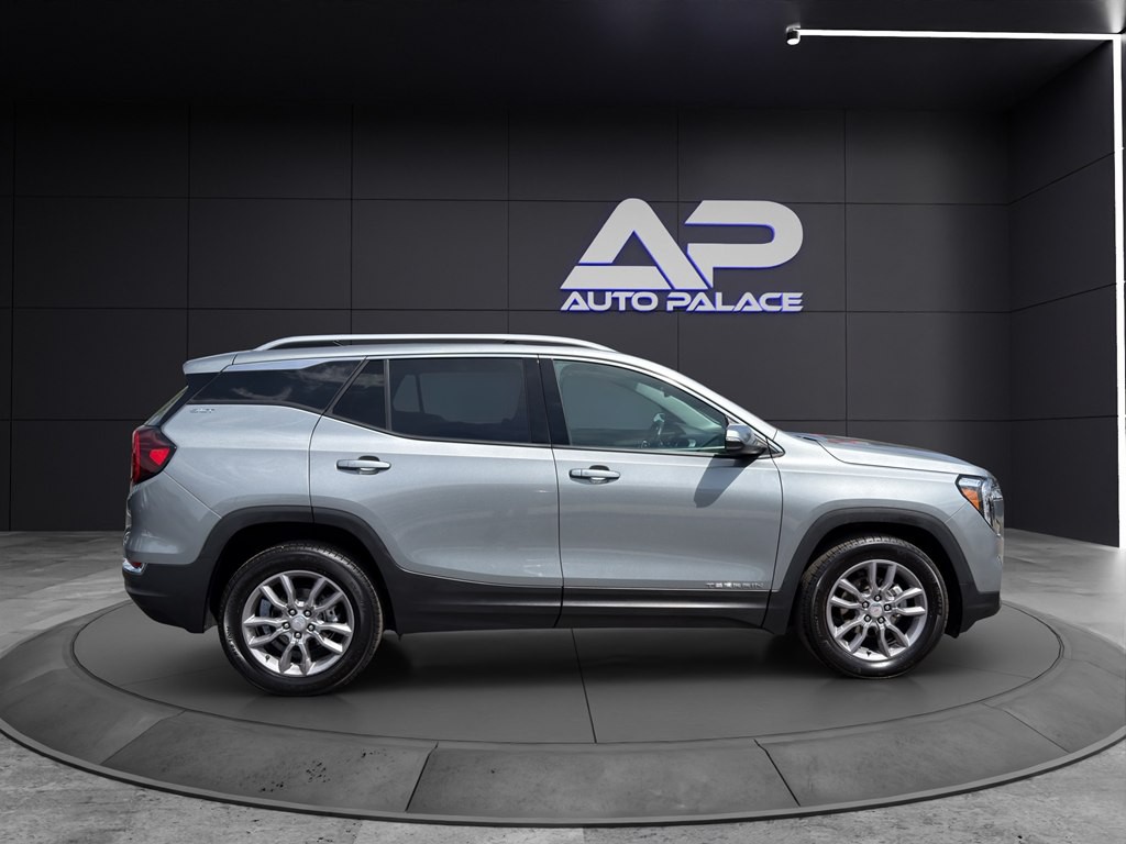 2024 GMC Terrain Image 8