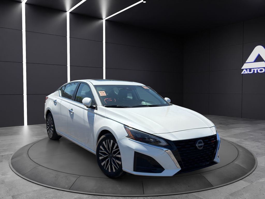 2023 Nissan Altima Image 2