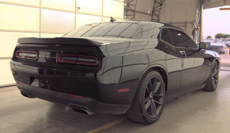 2019 Dodge Challenger Image 2