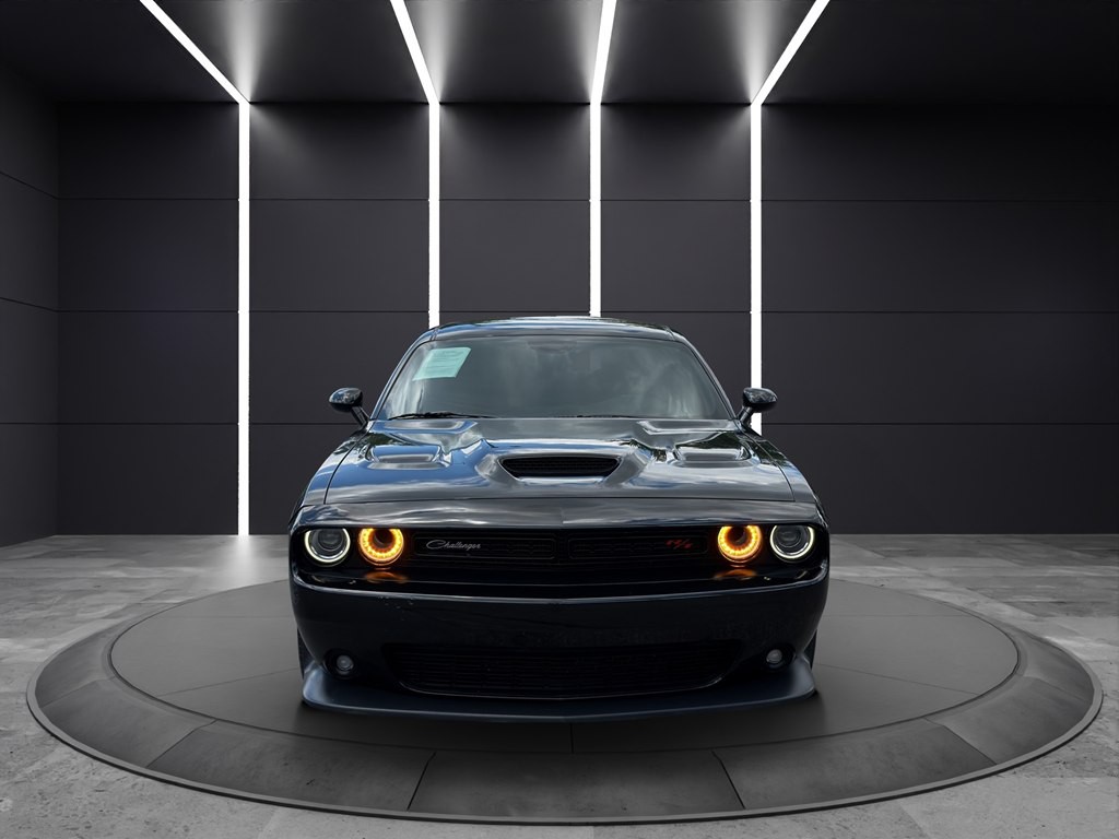 2019 Dodge Challenger Image 2