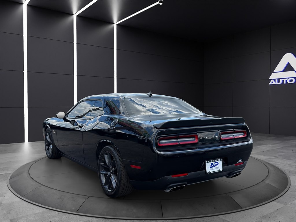 2019 Dodge Challenger Image 4