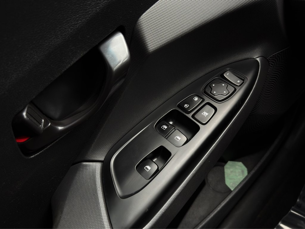 2020 Hyundai Veloster Image 11