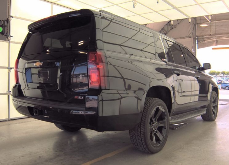 2016 Chevrolet Suburban Image 2