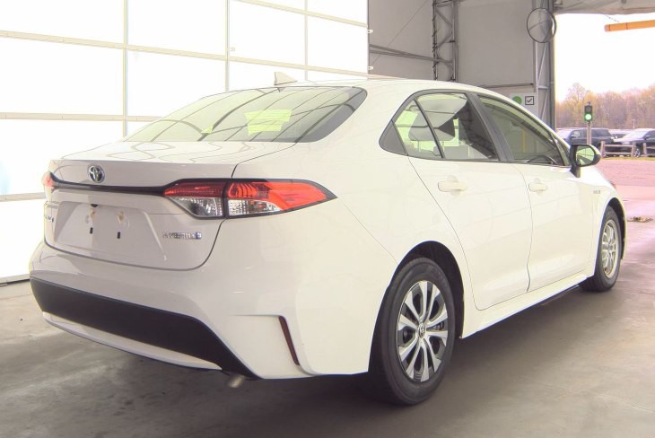 2016 Toyota Prius Image 2