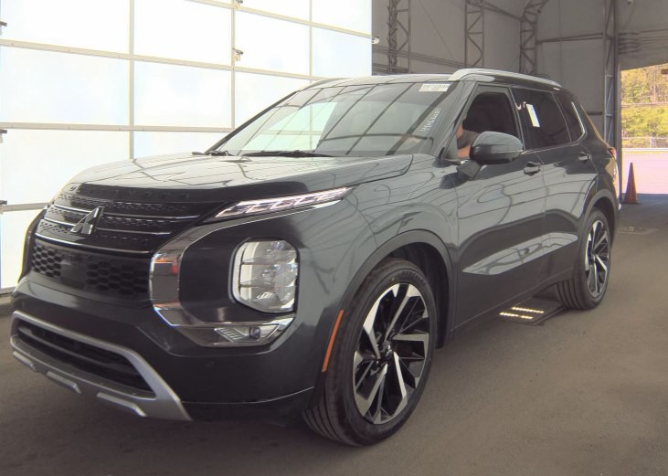2024 Mitsubishi Outlander Image 1