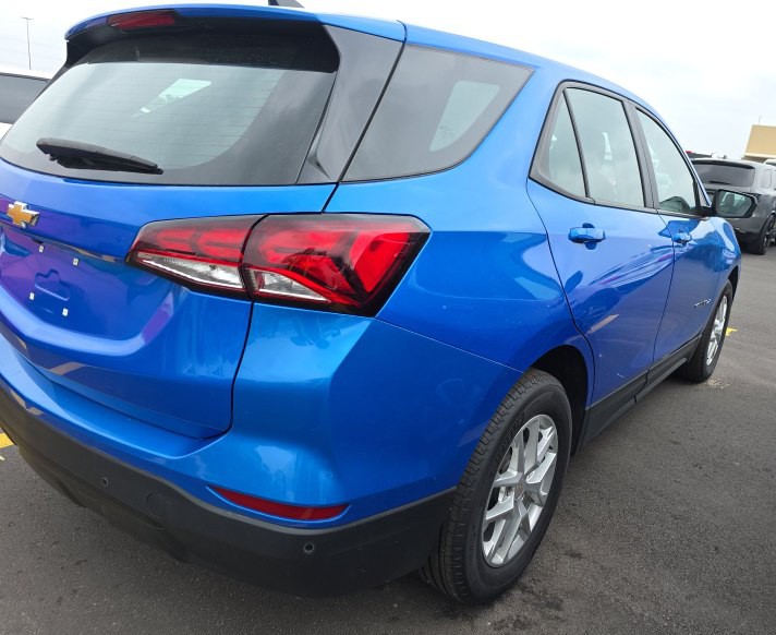 2024 Chevrolet Equinox Image 2