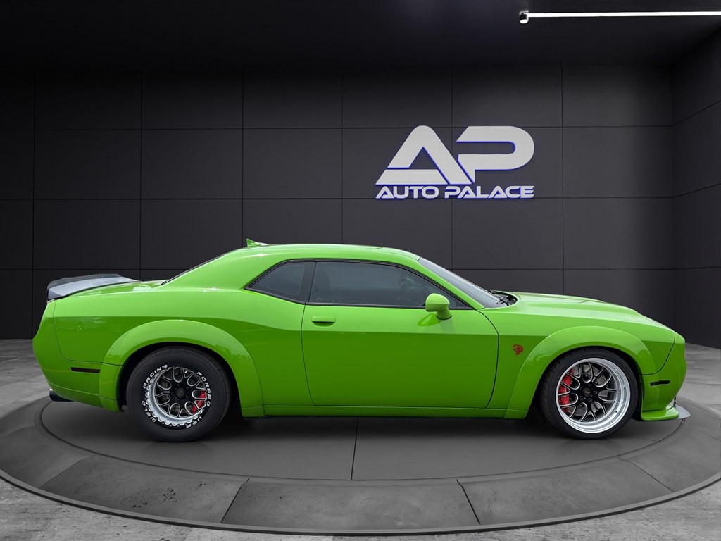 2017 Dodge Challenger Image 8
