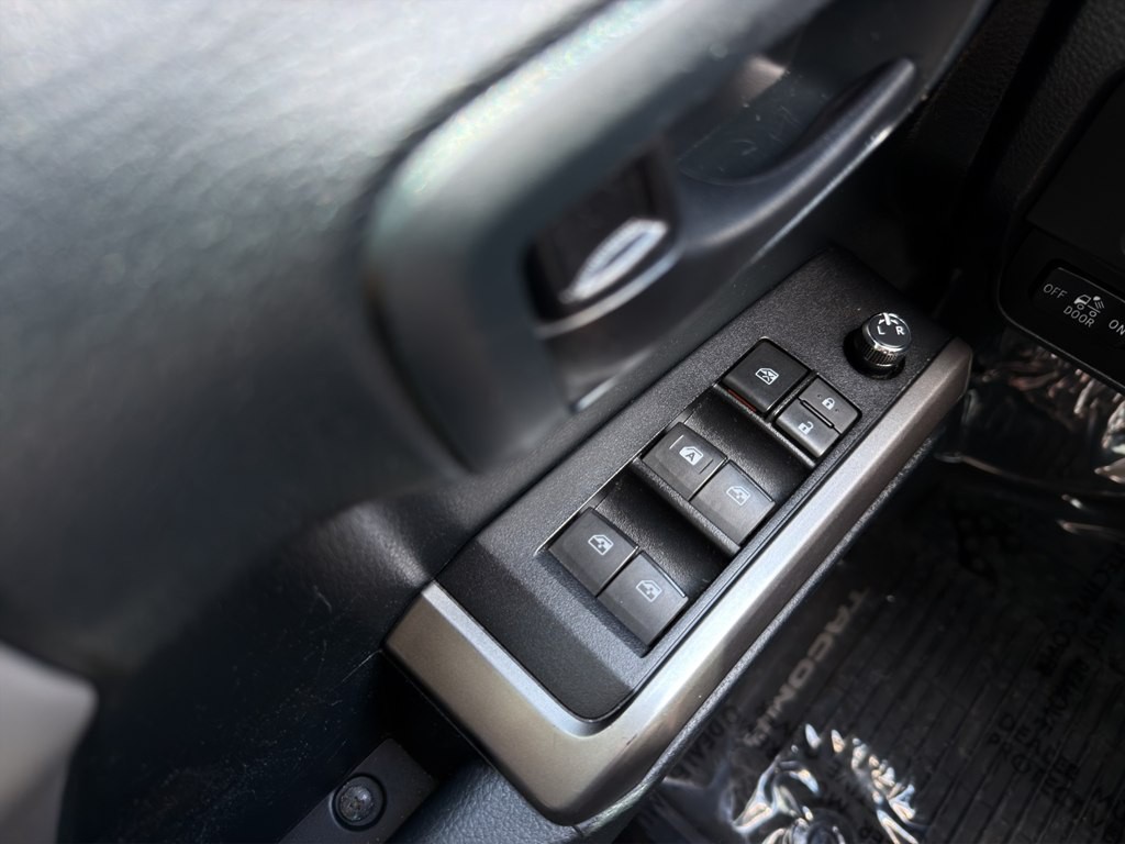 2016 Toyota Tacoma Image 11