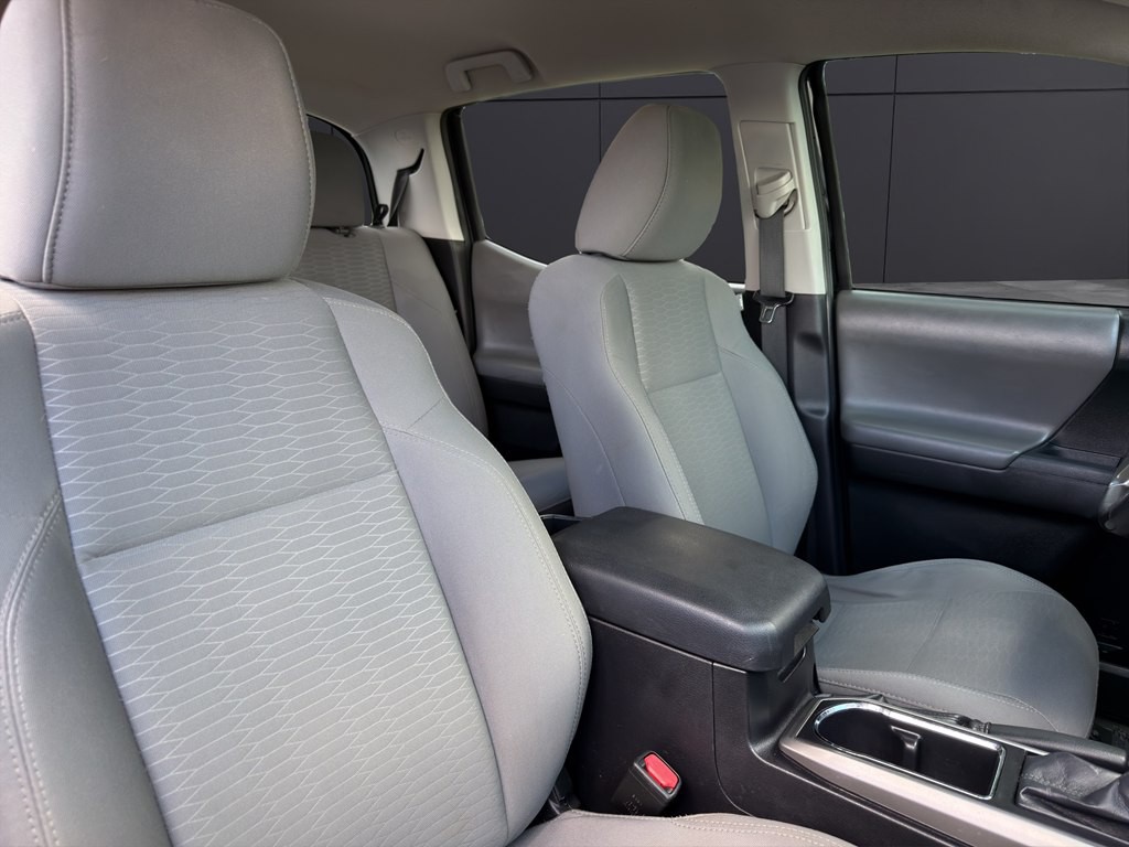 2016 Toyota Tacoma Image 14
