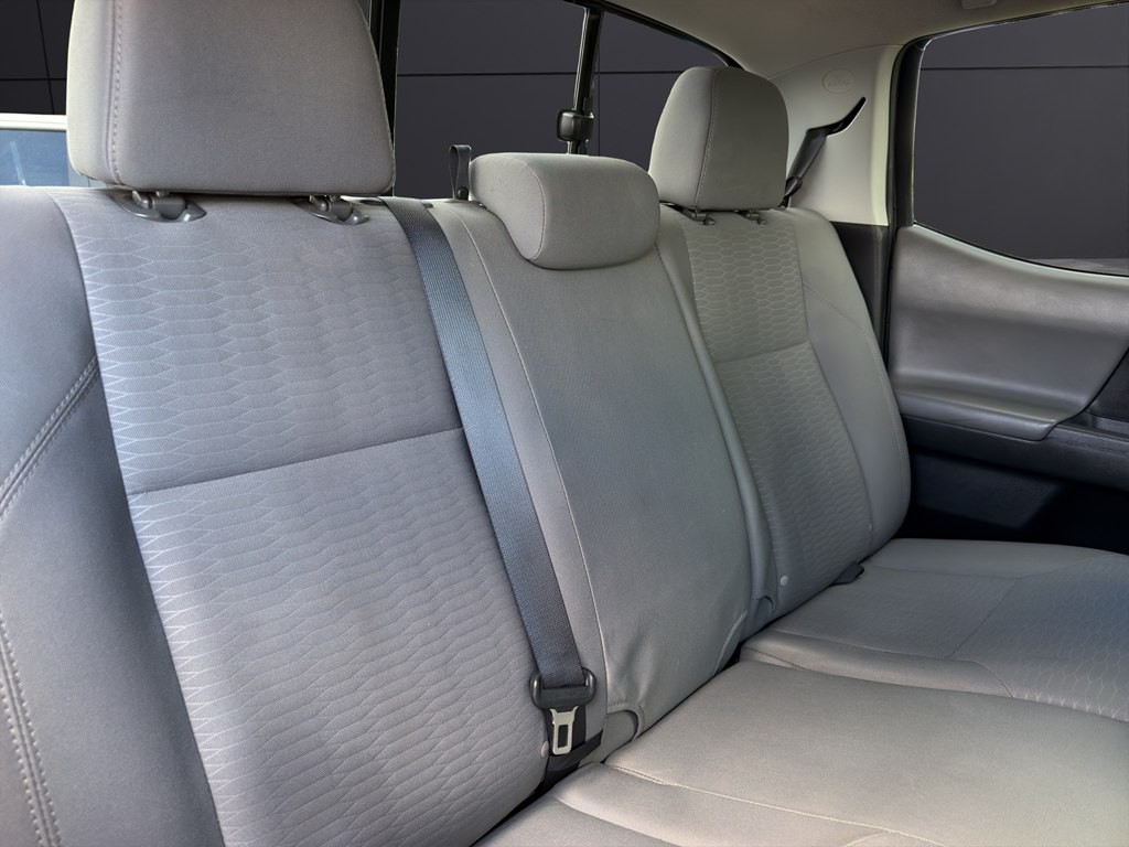 2016 Toyota Tacoma Image 20