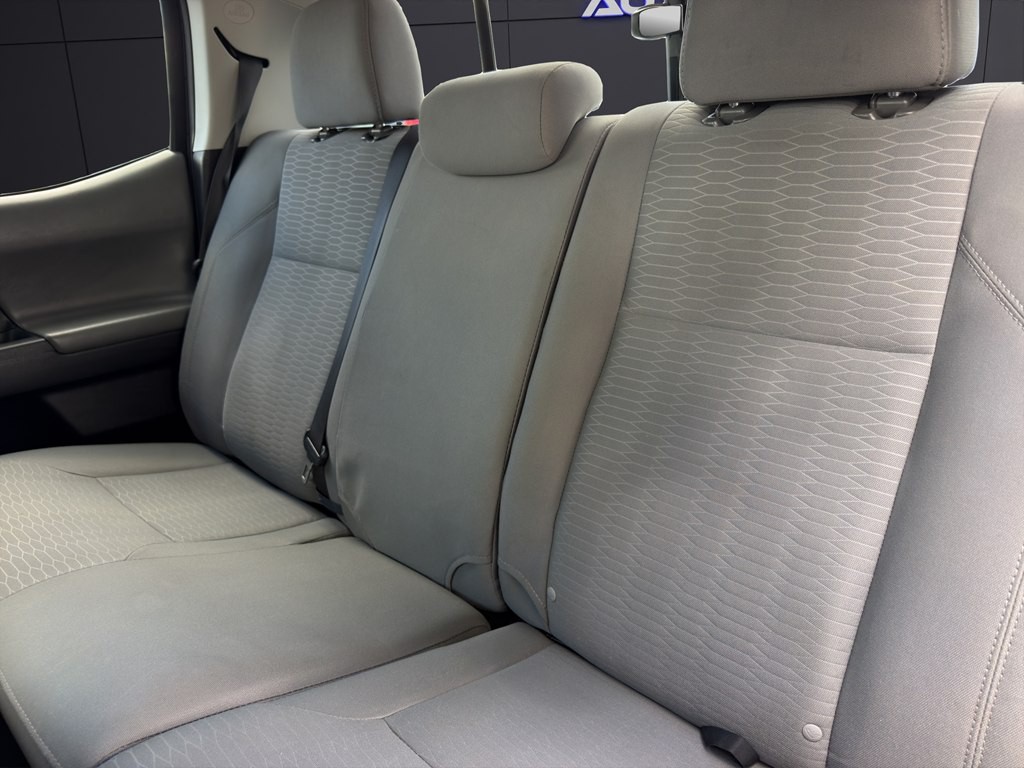 2016 Toyota Tacoma Image 21
