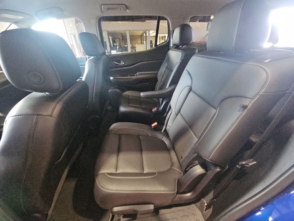 2023 GMC Acadia Image 4
