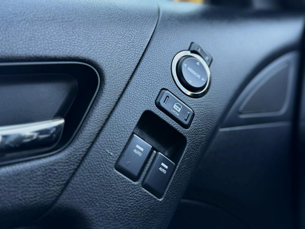 2011 Hyundai Genesis Image 9