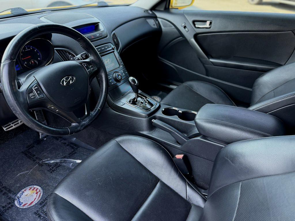 2011 Hyundai Genesis Image 10