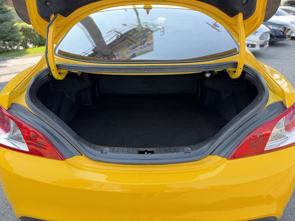 2011 Hyundai Genesis Image 21
