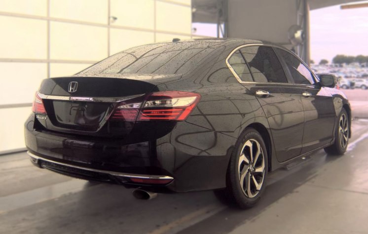 2017 Honda Accord Image 2