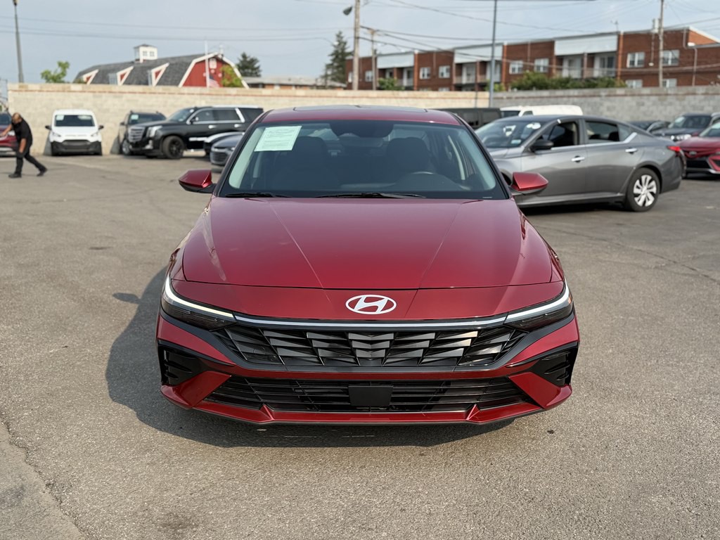 2025 Hyundai Elantra Image 2