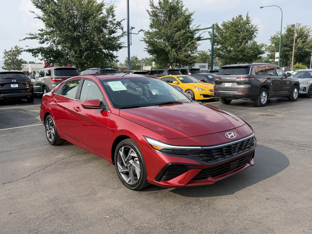 2025 Hyundai Elantra Image 3
