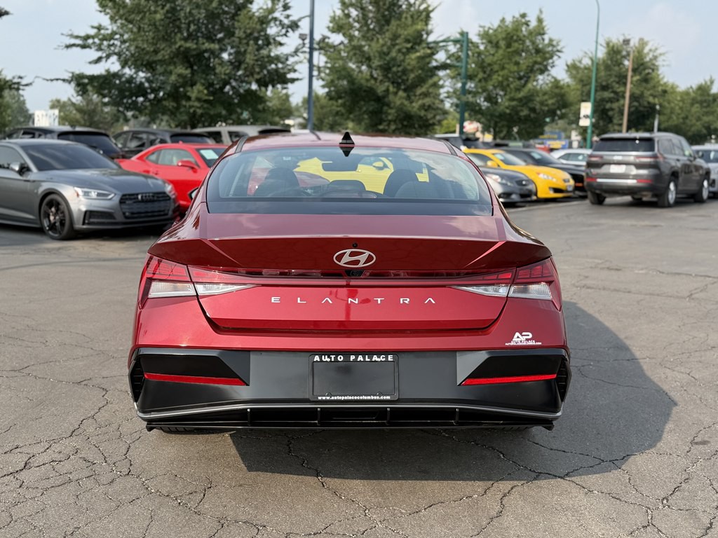 2025 Hyundai Elantra Image 5