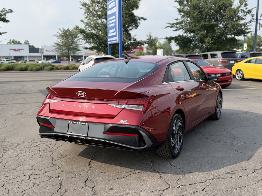 2025 Hyundai Elantra Image 6
