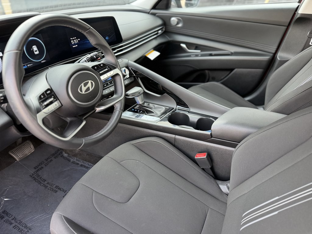 2025 Hyundai Elantra Image 9