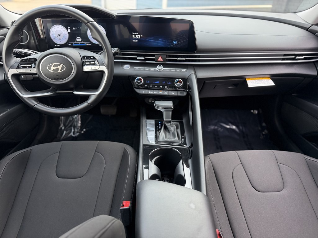 2025 Hyundai Elantra Image 10