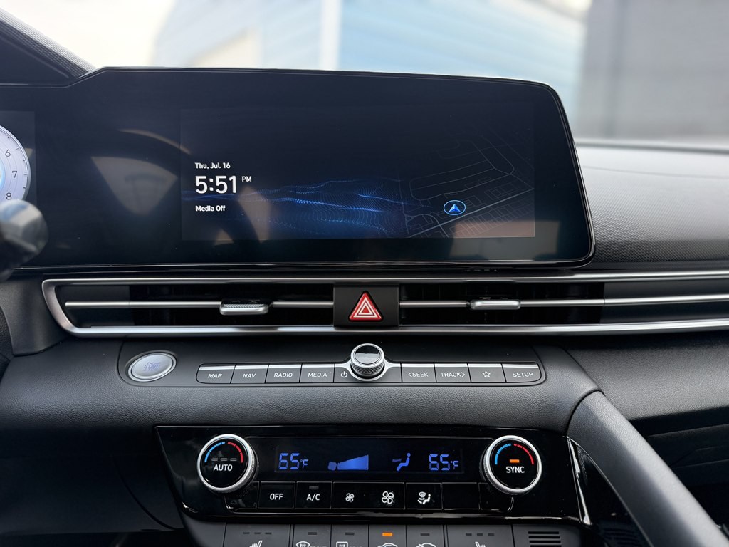 2025 Hyundai Elantra Image 15