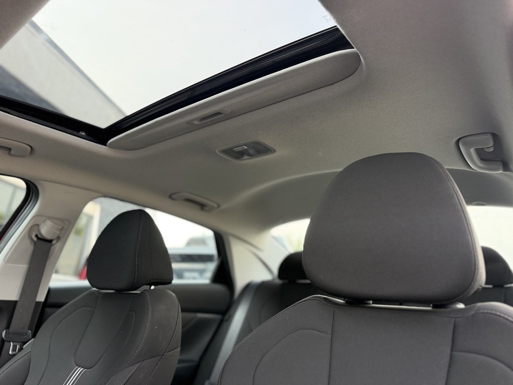2025 Hyundai Elantra Image 17